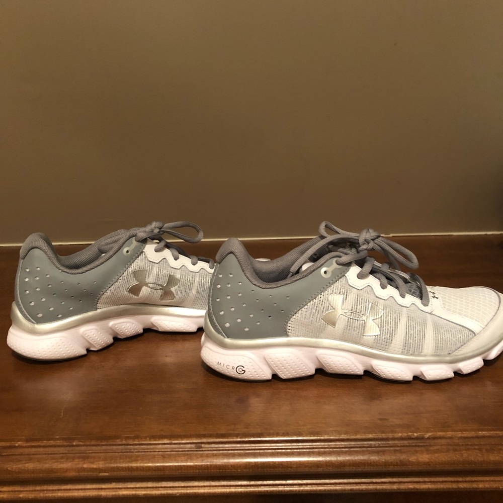 NWOT Uuder armour shoes